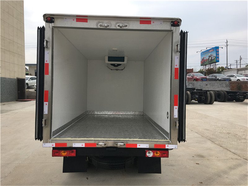 程力凱馬2.9米后雙驅(qū)冷藏車超級(jí)劃算