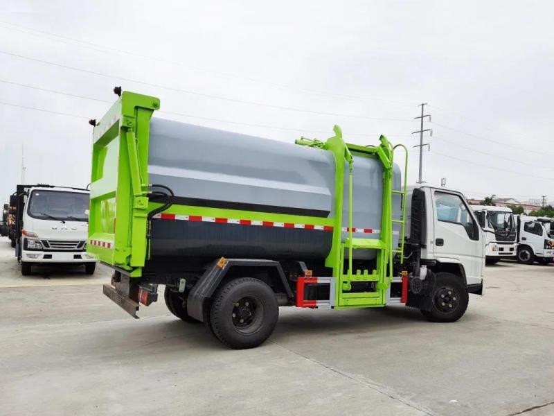 藍(lán)牌江鈴順達(dá)掛桶垃圾車