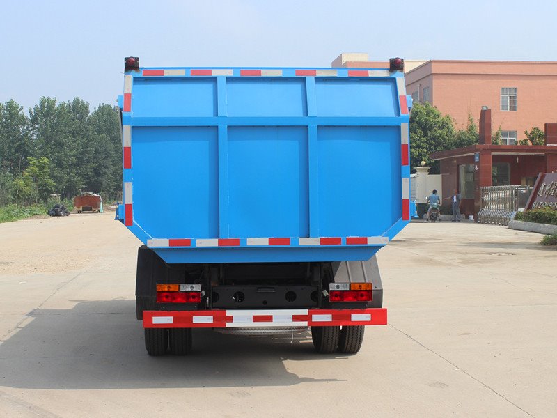 大運(yùn)正品掛桶垃圾車不只是特價(jià)