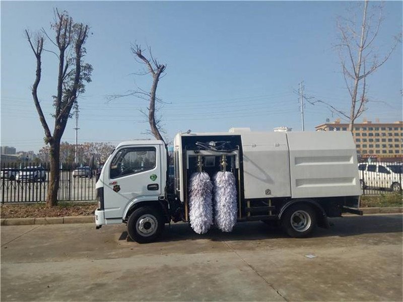 國(guó)六東風(fēng)城市護(hù)欄清洗車實(shí)惠無(wú)底線