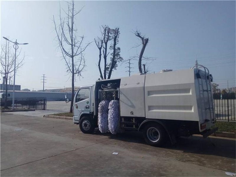 國(guó)六東風(fēng)城市護(hù)欄清洗車實(shí)惠無(wú)底線