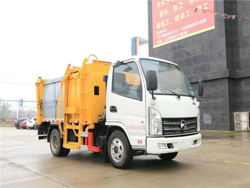 國(guó)六凱馬自卸式垃圾車發(fā)往河北