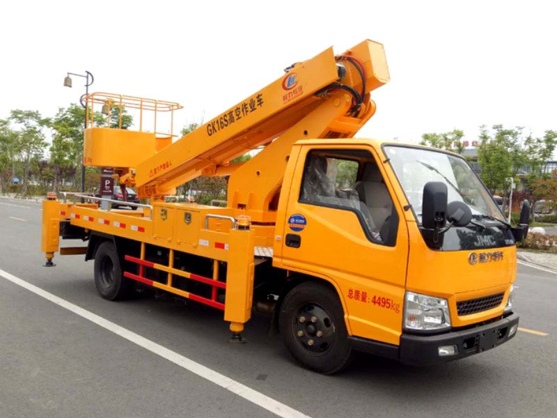 江鈴國(guó)六藍(lán)牌高空作業(yè)車(chē)發(fā)往綿陽(yáng)