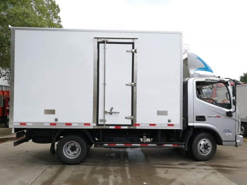 ?程力冷鏈冷藏車廠：福田奧鈴4米2冷凍冷藏運(yùn)輸車配置參數(shù)
