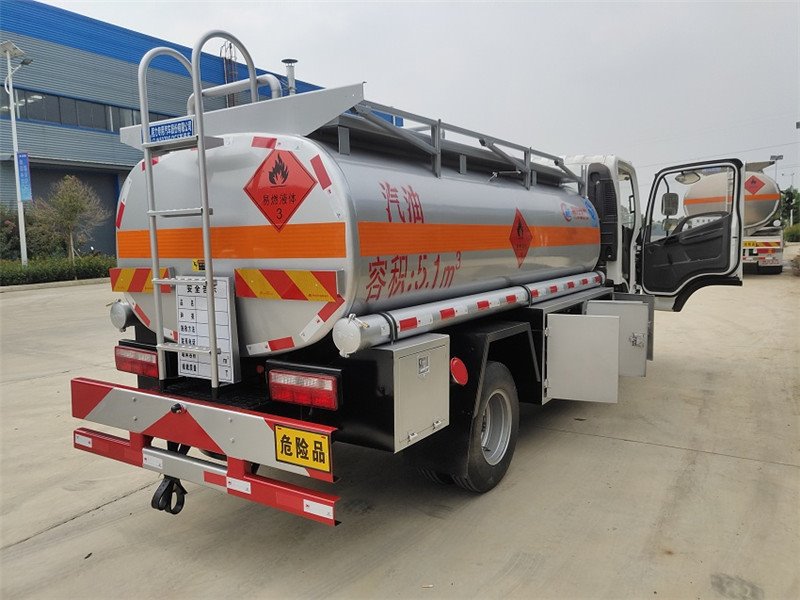 解放虎V加油車廠家現(xiàn)車底價(jià)售賣