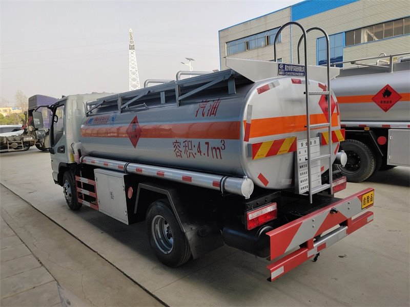江淮駿鈴油罐車特價出售
