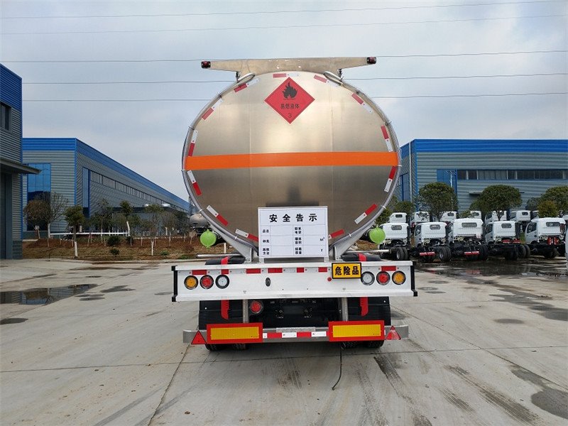 買油罐車需要注意哪些問題