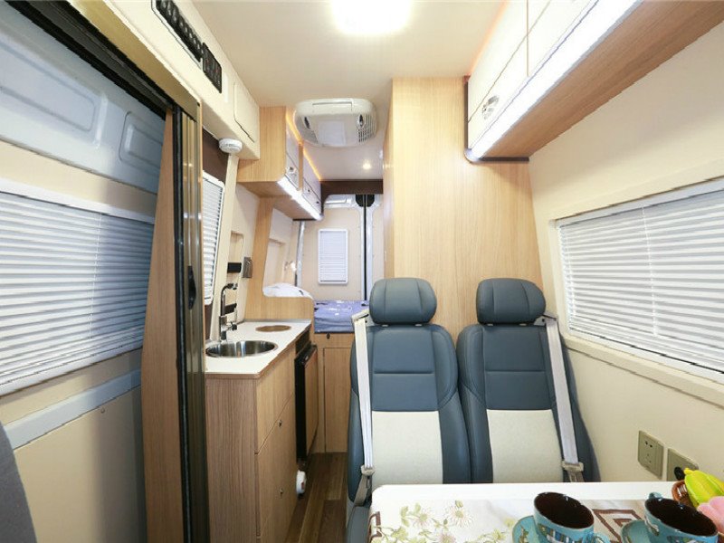 大通V80國(guó)六B型房車發(fā)往南昌