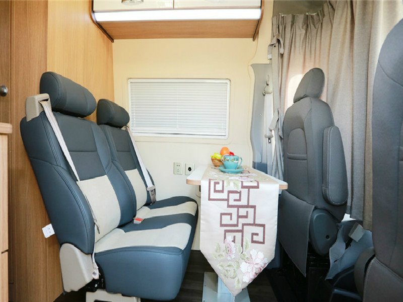 大通V80國(guó)六B型房車發(fā)往南昌