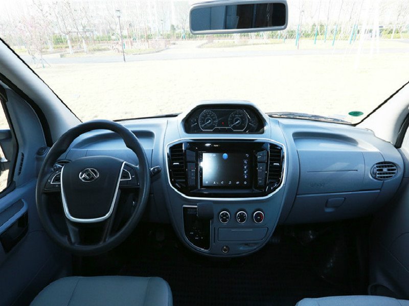 大通V80國(guó)六B型房車發(fā)往南昌