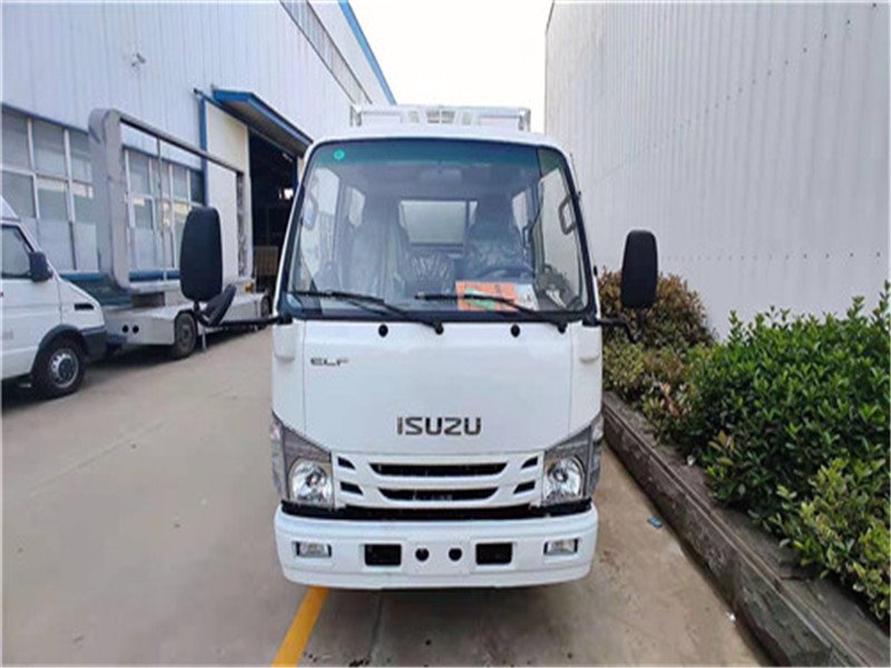 運(yùn)輸活魚的雙排座冷藏車