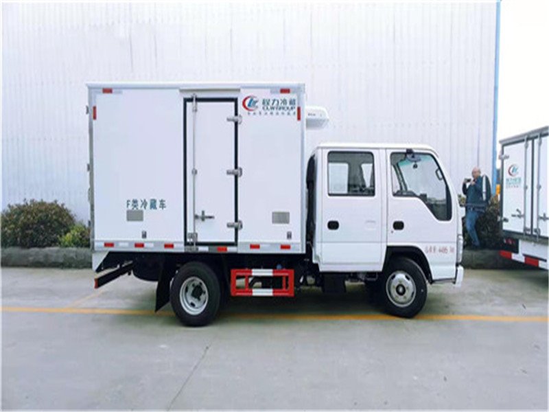 運(yùn)輸活魚的雙排座冷藏車