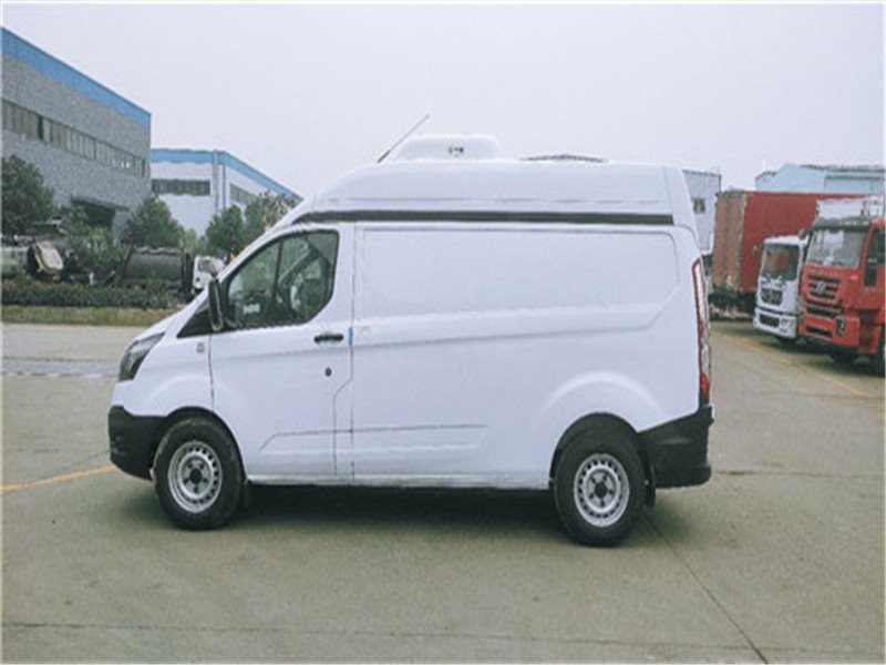 專為海鮮保鮮的冷藏運(yùn)輸車