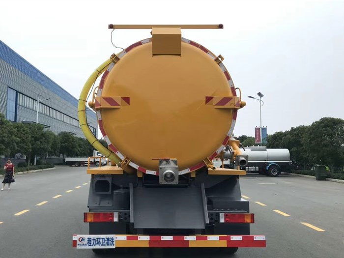 國六東風(fēng)天龍18方吸污車