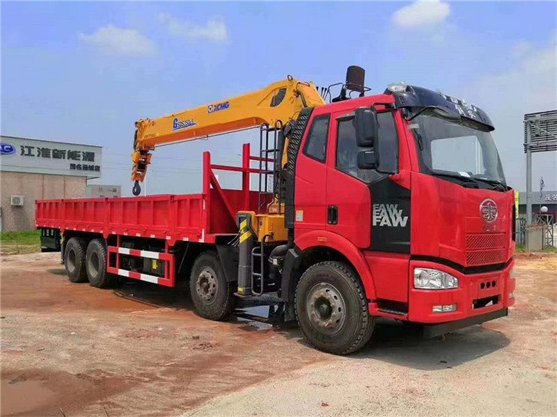 解放J6前四后八徐工G型隨車吊