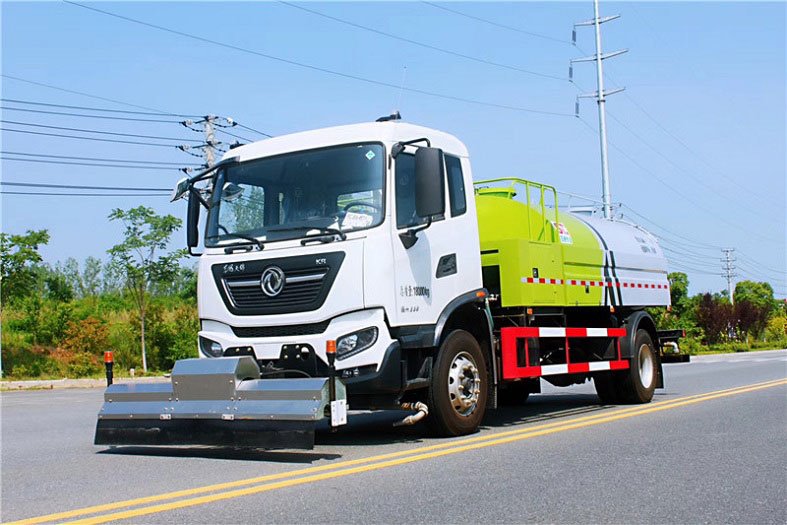 國(guó)六東風(fēng)天錦9方路面清洗車