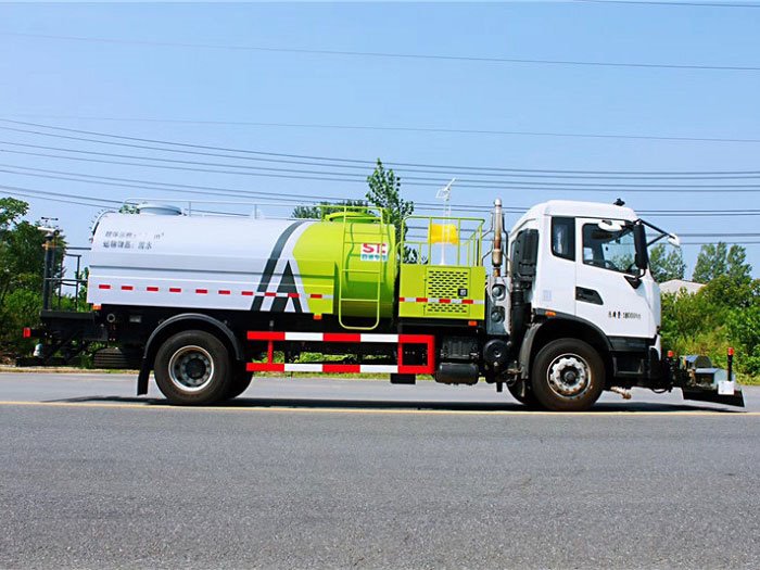 國(guó)六東風(fēng)天錦9方路面清洗車