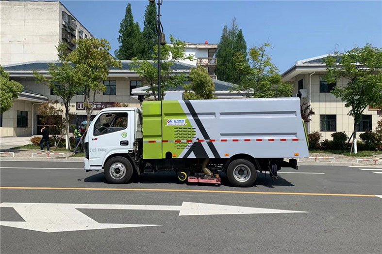 國六東風(fēng)小多利卡5噸吸塵車-1水/4塵