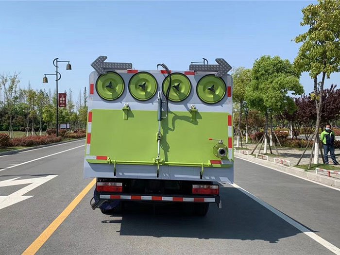 國六東風(fēng)小多利卡5噸吸塵車-1水/4塵