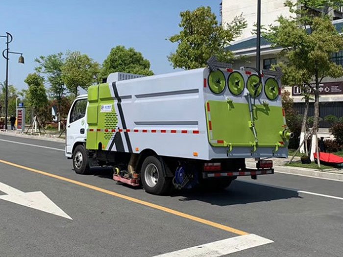 國六東風(fēng)小多利卡5噸吸塵車-1水/4塵