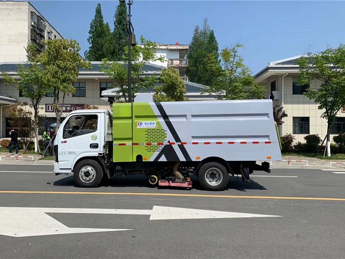 國六東風(fēng)小多利卡5噸吸塵車-1水/4塵