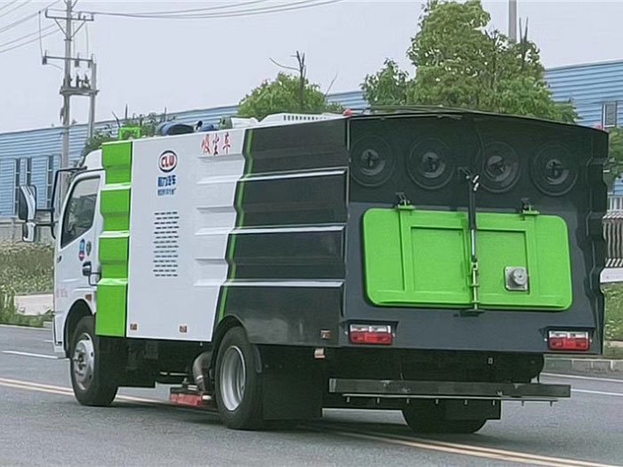 國六東風(fēng)大多利卡8方吸塵車-1.5水/6塵