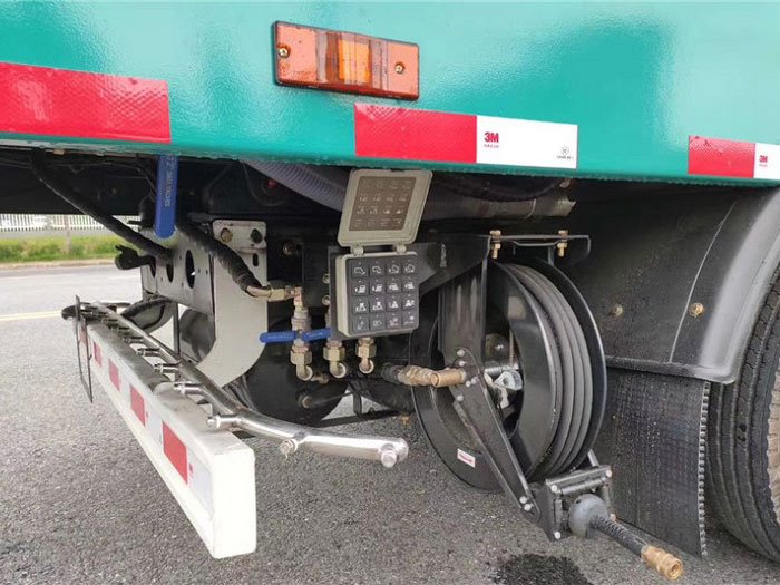 東風(fēng)小多利卡6方洗掃車-3.5水/2.5塵