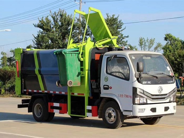 東風(fēng)小多利卡6方側(cè)裝壓縮垃圾車