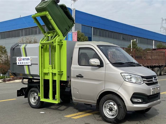 國六長安3方側(cè)裝掛桶垃圾車