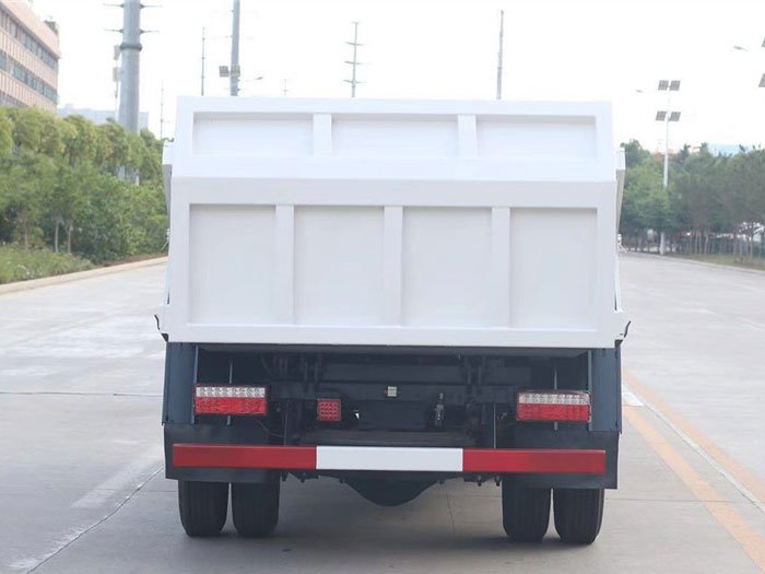 國(guó)六時(shí)風(fēng) 8-10方對(duì)接垃圾車