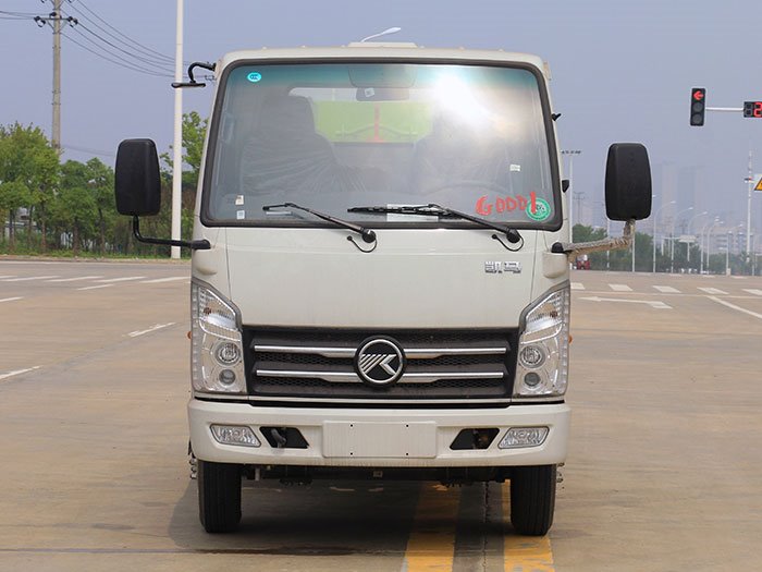 國(guó)六藍(lán)牌凱馬3-4方勾臂垃圾車(chē)
