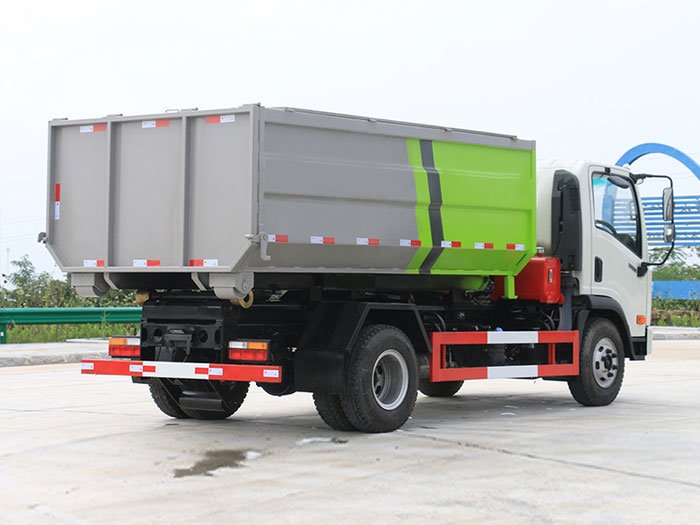 大運(yùn)6方套臂垃圾車國六藍(lán)牌
