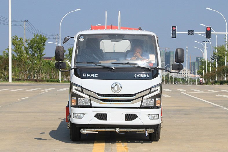 國(guó)六東風(fēng)小多利卡5噸噴霧灑水車(chē)