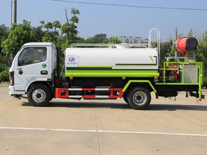 國(guó)六東風(fēng)小多利卡5噸噴霧灑水車(chē)