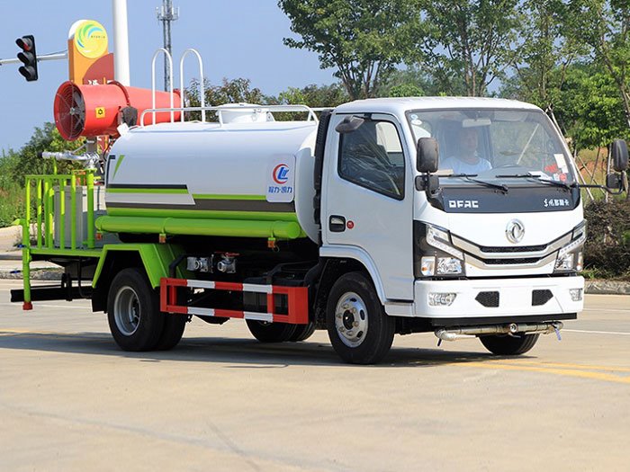 國(guó)六東風(fēng)小多利卡5噸噴霧灑水車(chē)