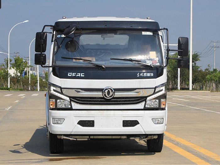 國(guó)六東風(fēng)大多利卡9噸噴霧車(chē)
