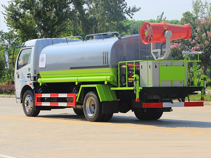 國(guó)六東風(fēng)大多利卡9噸噴霧車(chē)