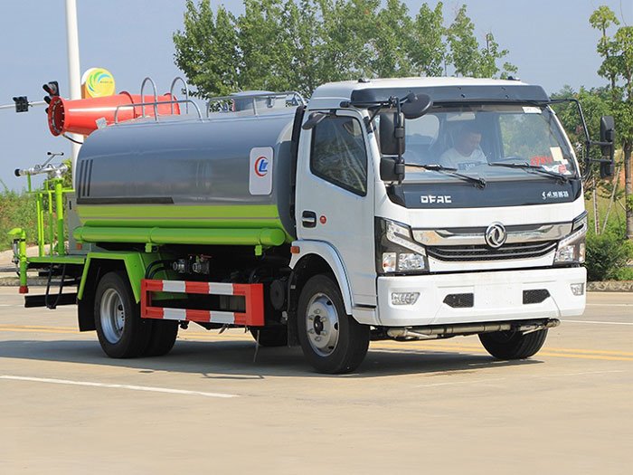 國(guó)六東風(fēng)大多利卡9噸噴霧車(chē)