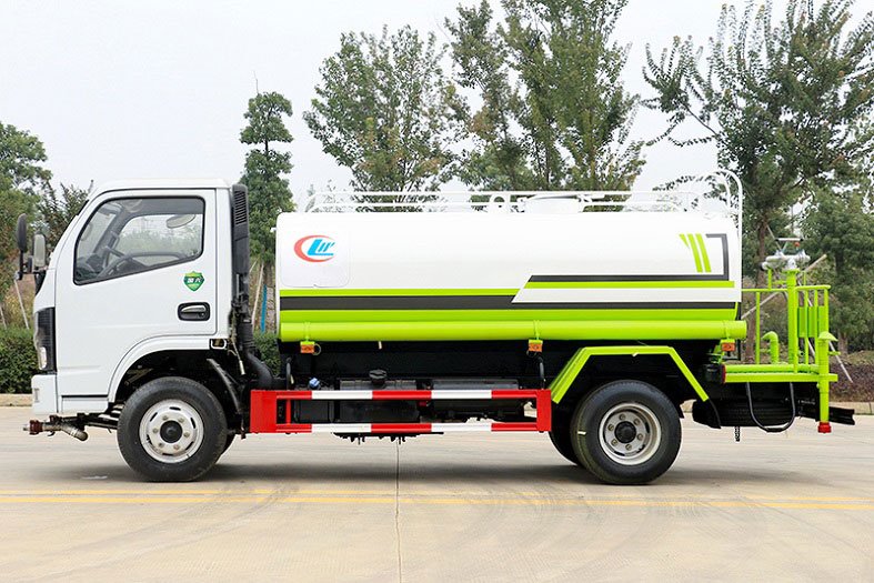 國(guó)六東風(fēng)小福瑞卡5噸灑水車