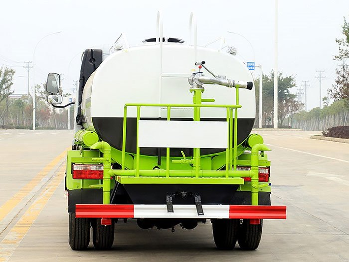 國(guó)六東風(fēng)小福瑞卡5噸灑水車
