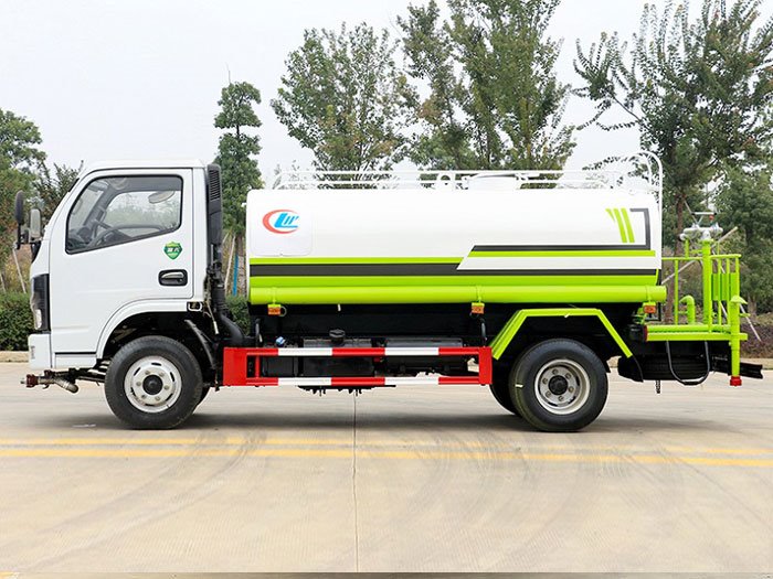 國(guó)六東風(fēng)小福瑞卡5噸灑水車