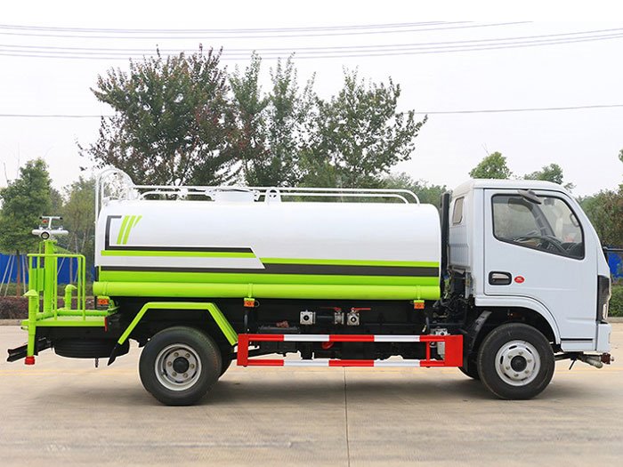 國(guó)六東風(fēng)小福瑞卡5噸灑水車