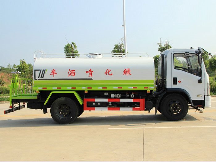 國(guó)六東風(fēng)大福瑞卡9.2噸灑水車