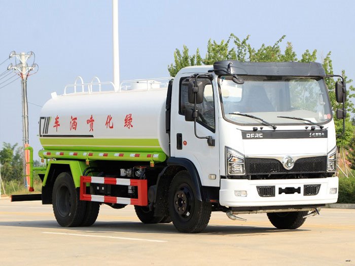 國(guó)六東風(fēng)大福瑞卡9.2噸灑水車
