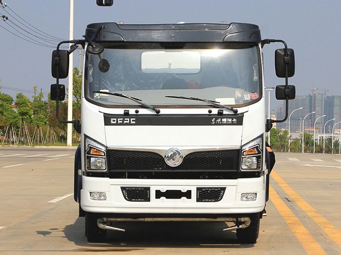 國(guó)六東風(fēng)大福瑞卡9.2噸灑水車