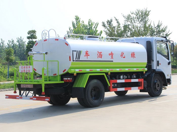 國(guó)六東風(fēng)大福瑞卡9.2噸灑水車