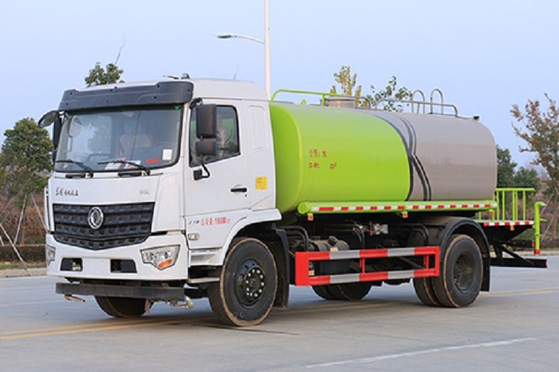 國(guó)六東風(fēng)D3L暢行12噸灑水車(chē)