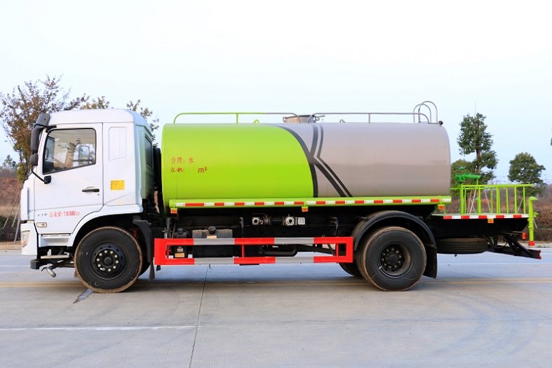 國(guó)六東風(fēng)D3L暢行12噸灑水車(chē)