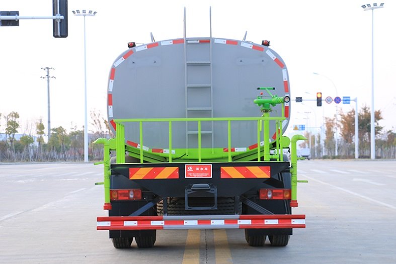國(guó)六東風(fēng)D3L暢行12噸灑水車(chē)