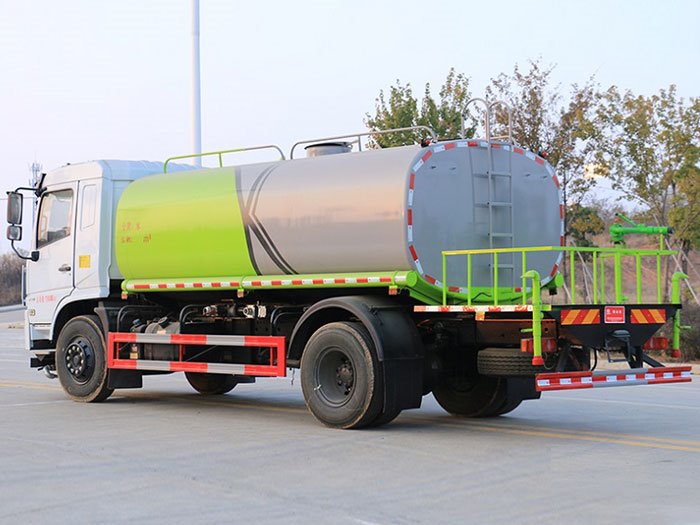 國(guó)六東風(fēng)D3L暢行12噸灑水車(chē)